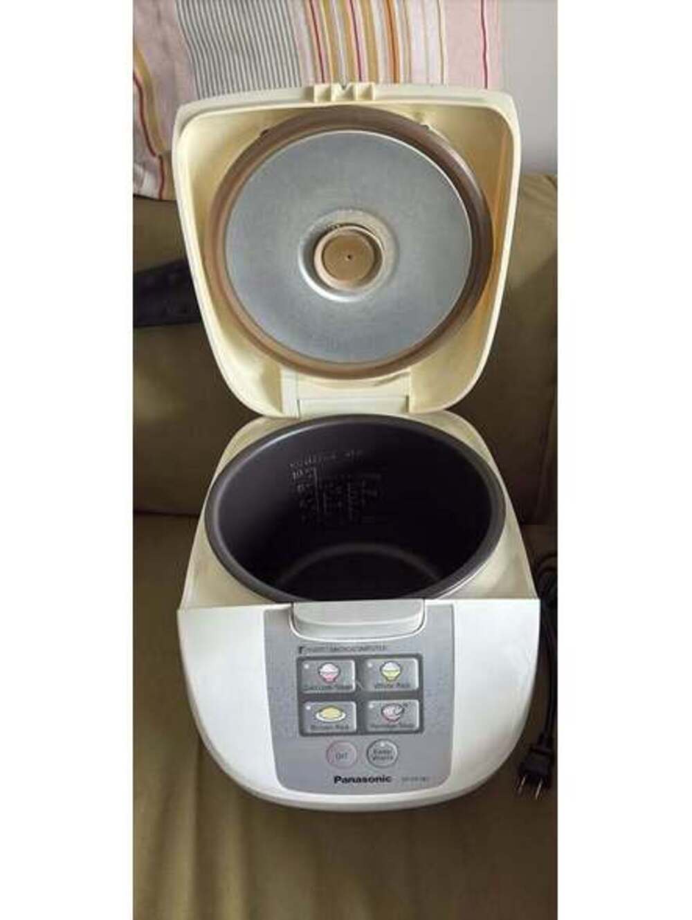 Panasonic Rice Cooker SR-DF181 - Picture 4 of 4